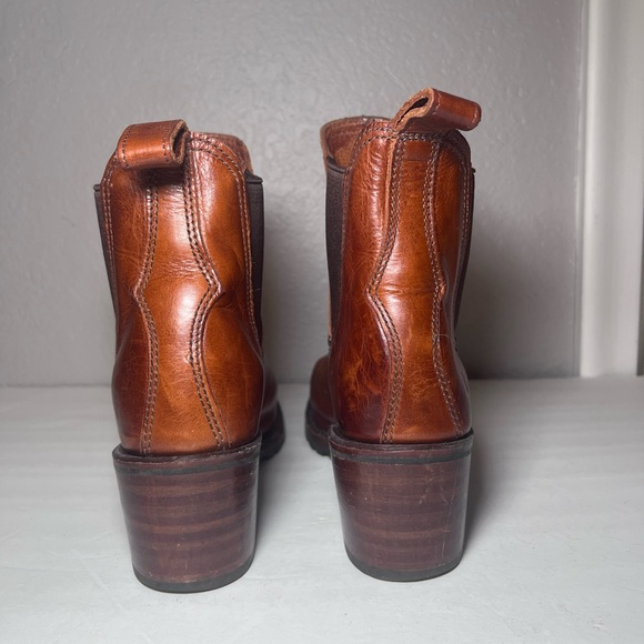 Frye Cognac Brown Sabrina Chelsea Boots Leather - Picture 8 of 11